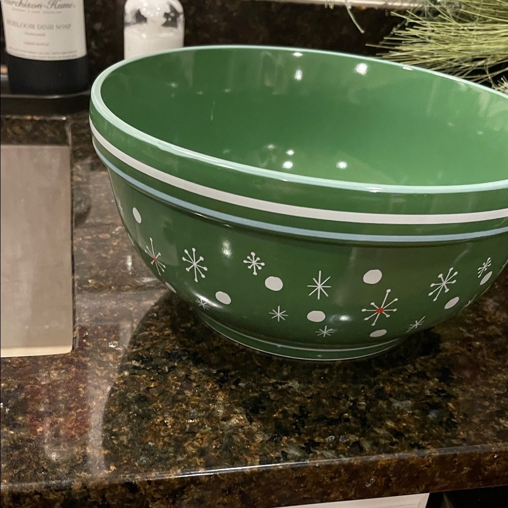 Creative Co-op Little Studio Holiday Serving/Mixing Bowl - Picture 6 of 10